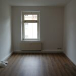 komplett renovierte 3 - Raum Wohnung am Stadtrand