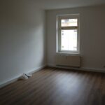 komplett renovierte 3 - Raum Wohnung am Stadtrand