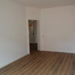 komplett renovierte 3 - Raum Wohnung am Stadtrand