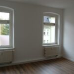 komplett renovierte 3 - Raum Wohnung am Stadtrand
