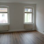 komplett renovierte 3 - Raum Wohnung am Stadtrand