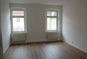 komplett renovierte 3 - Raum Wohnung am Stadtrand