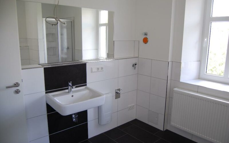komplett sanierte 5-Raum Wohnung in ruhiger Wohnlage